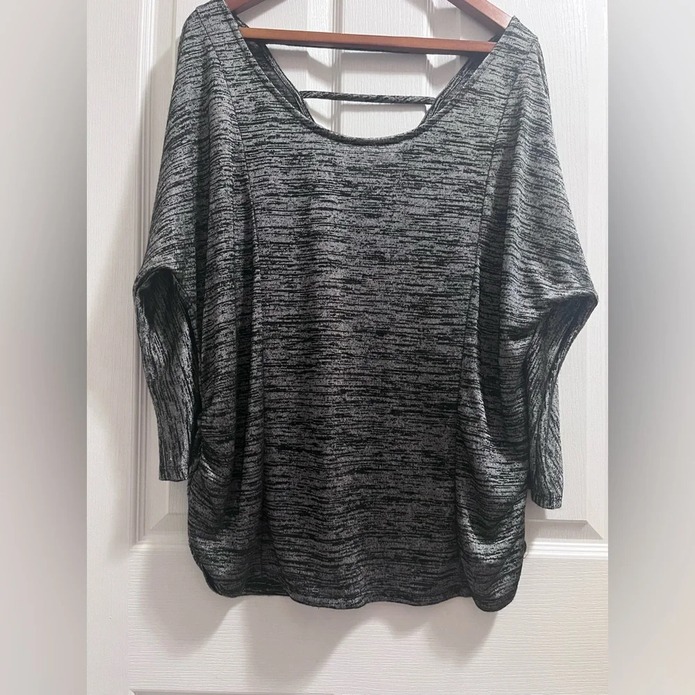 Faded Glory women’s V-neck blouse. - Picture 2 of 6